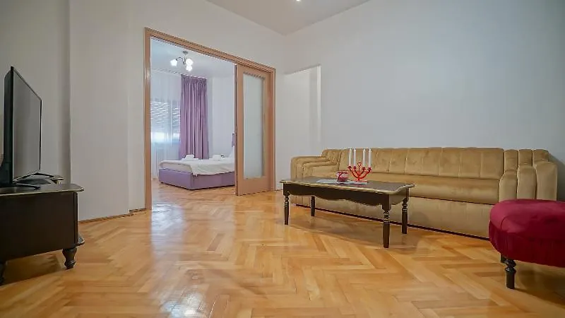Cn2I Luxury Accomodation Universitate location
